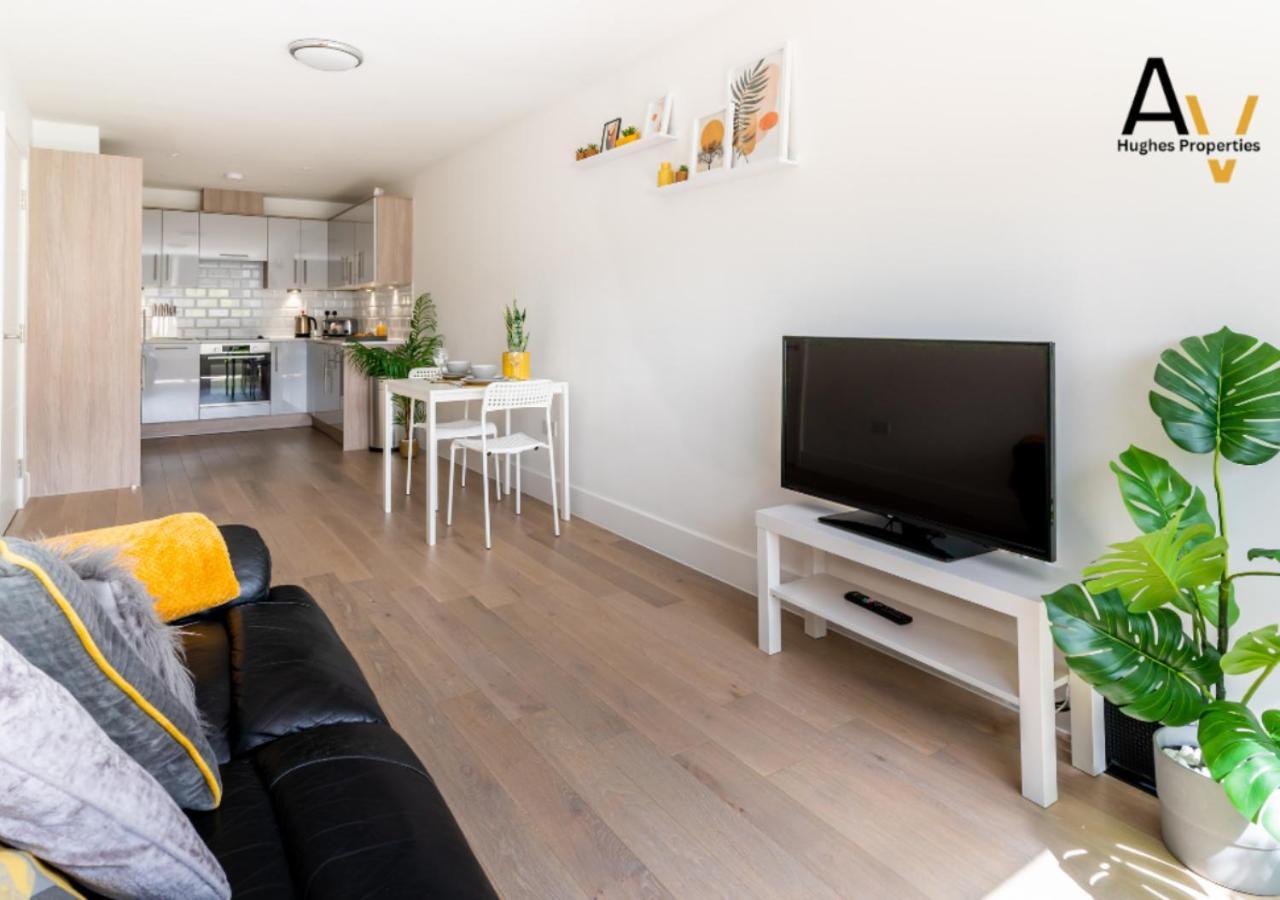 Luxurious One Bedroom Apartment by AV Hughes Properties Milton Keynes Exterior photo