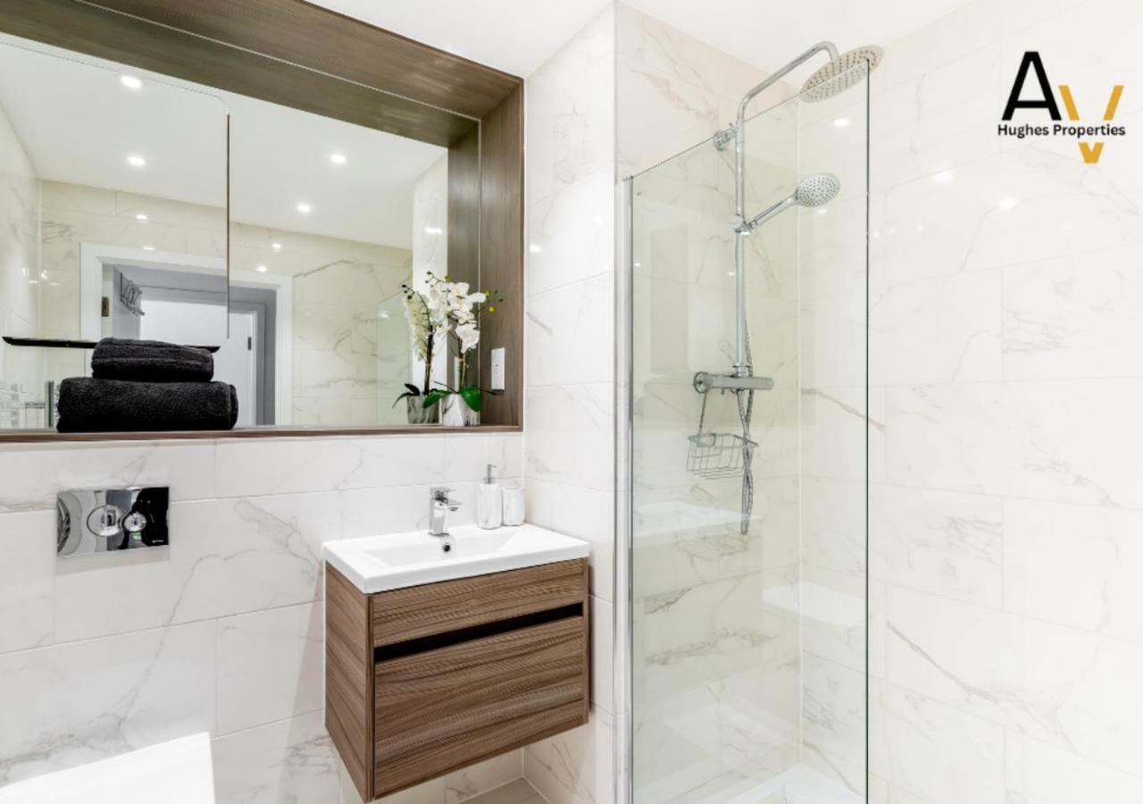 Luxurious One Bedroom Apartment by AV Hughes Properties Milton Keynes Exterior photo